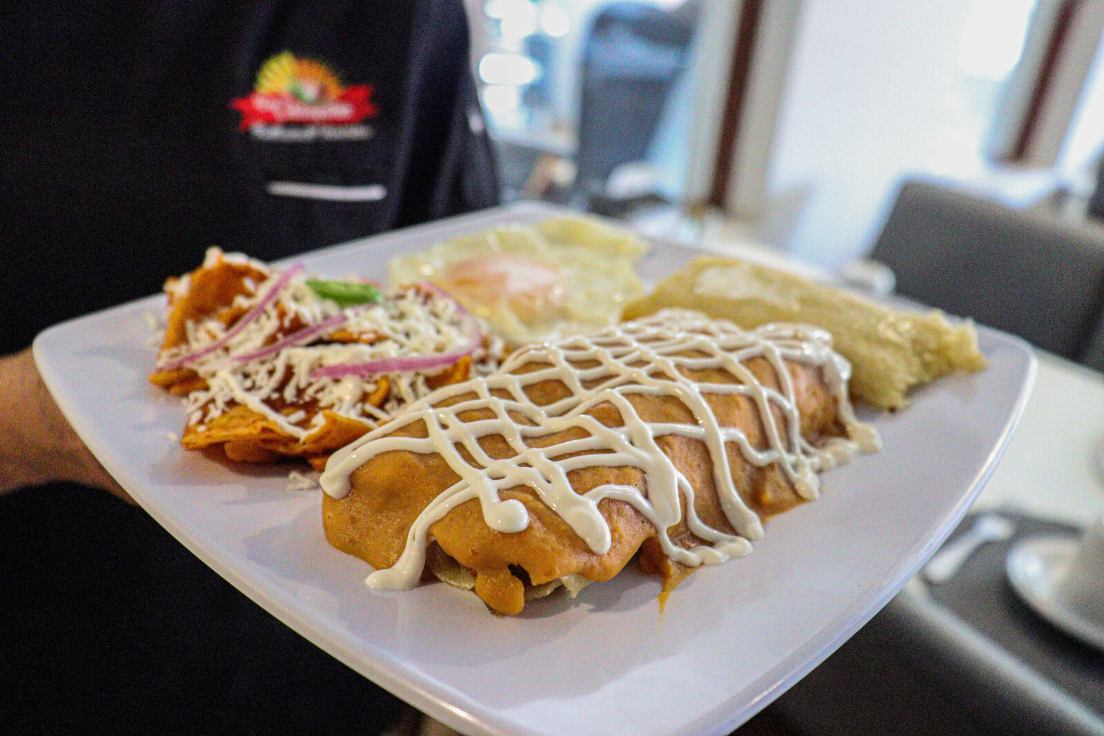Chilaquiles con huevo y enchilada, Restaurant Los Chilaquiles